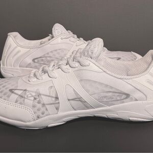 Nfinity Vengeance Cheer Shoe - Women’s Size 8 NFS-1010-00 White EUC